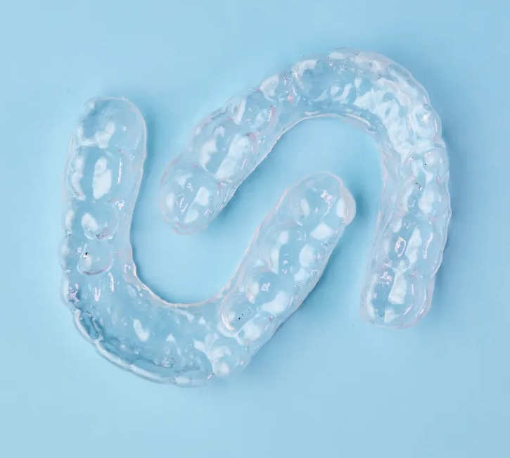 Clear aligner tray